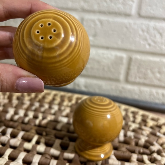 Vintage Fiestaware Ironstone Antique gold salt and pepper shaker set Fiesta 1970 - Picture 7 of 8